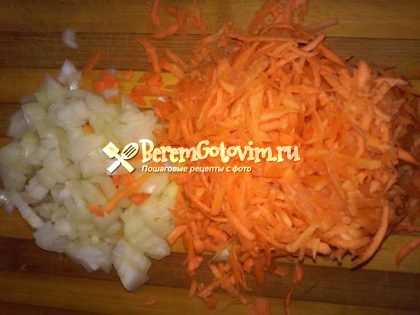 измельчаем-лук-морковь