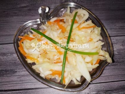 Сочный салат из капусты в маринаде