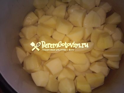 картофель-нарезаем-кусочками