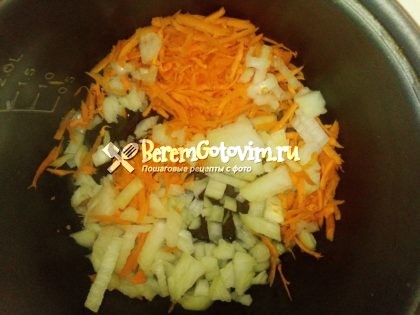 обжариваем-лук-морковь