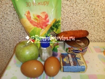ингредиенты-для-праздничного-салата-с-тунцом-и-яблоком