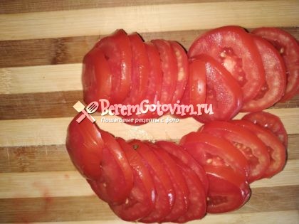 нарезаем-помидоры