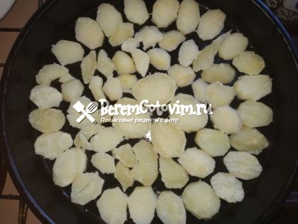 выкладывем-слоем-картофель
